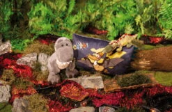 Nici 48810 Dinosaurier Tony-Rex 25cm Stehend Plüsch Kuscheltier Dino T-Rex GREEN -Nici 48810 13 48819 Milieu 2048x1331 2